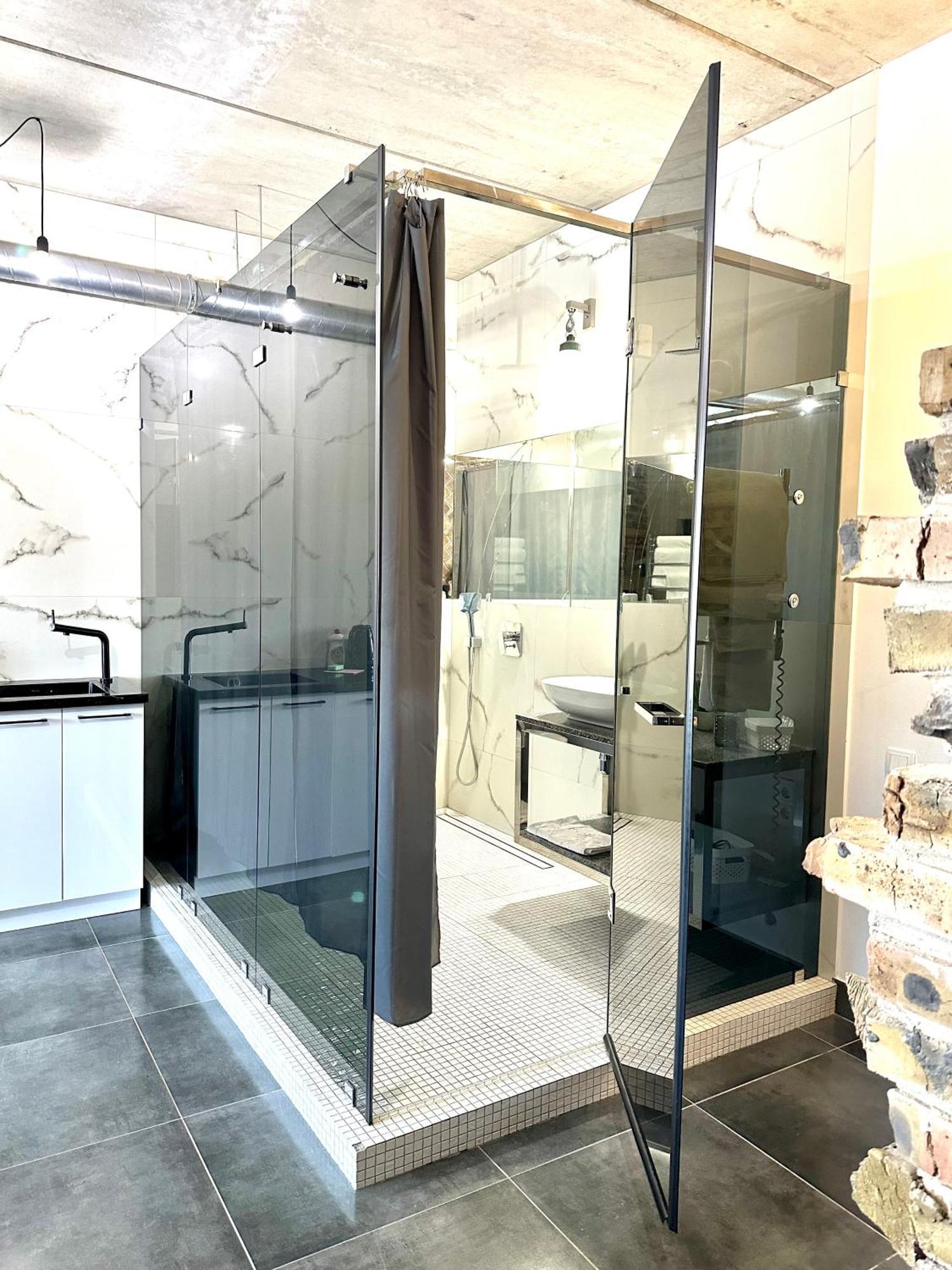 Comfortable Apartments With A Coffee Machine In The City Centre, Zlata Plaza Ρίβνε Εξωτερικό φωτογραφία