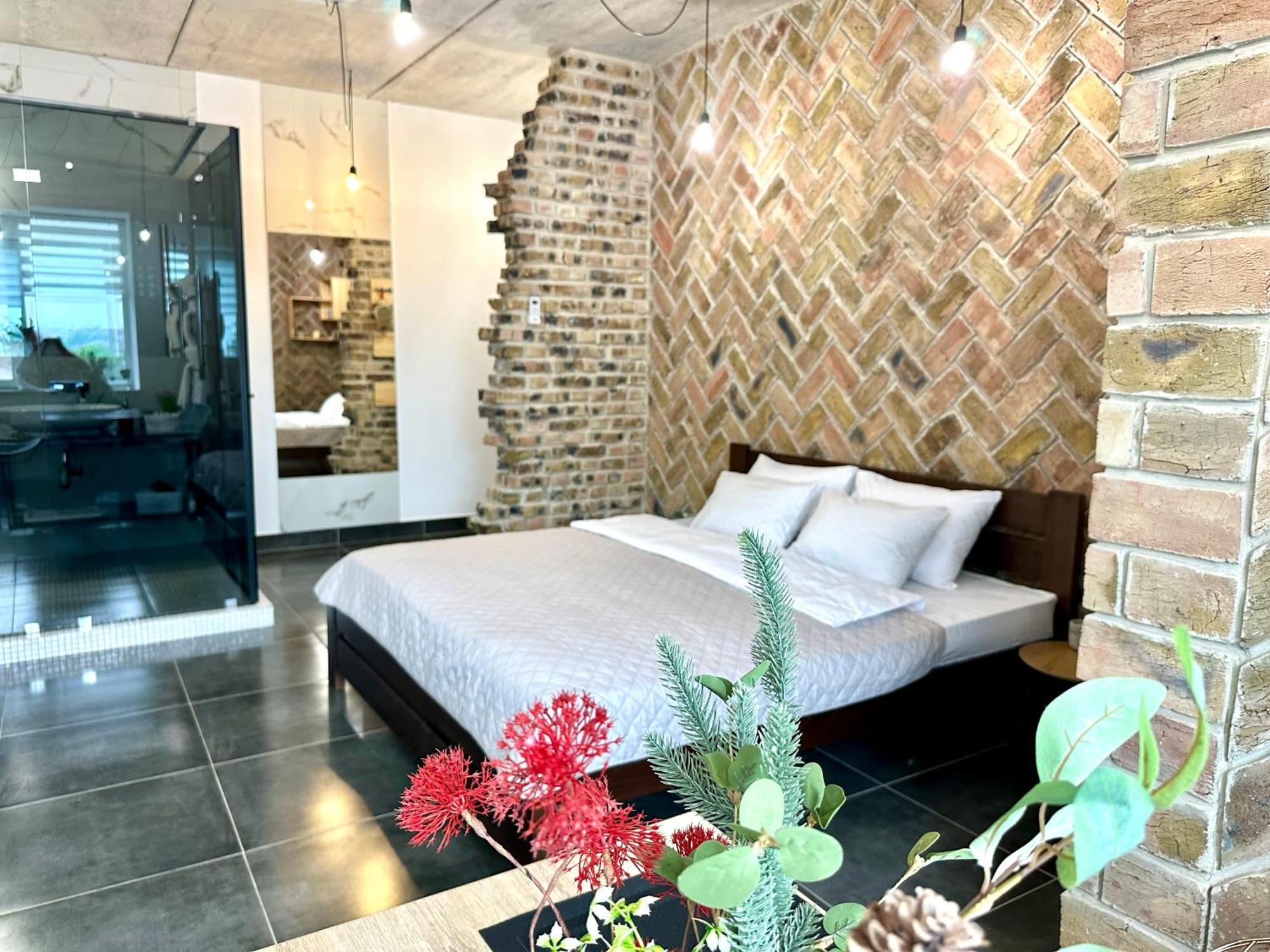 Comfortable Apartments With A Coffee Machine In The City Centre, Zlata Plaza Ρίβνε Εξωτερικό φωτογραφία
