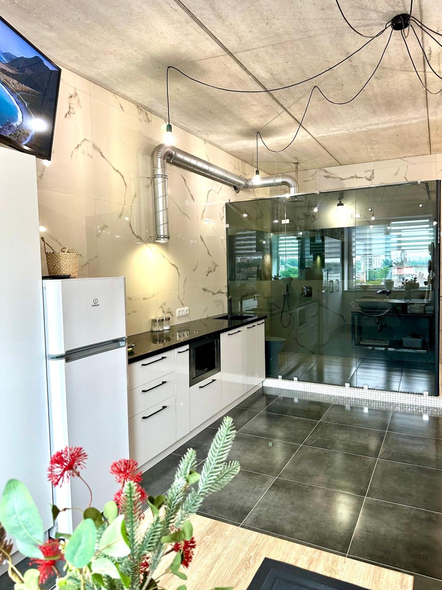 Comfortable Apartments With A Coffee Machine In The City Centre, Zlata Plaza Ρίβνε Εξωτερικό φωτογραφία